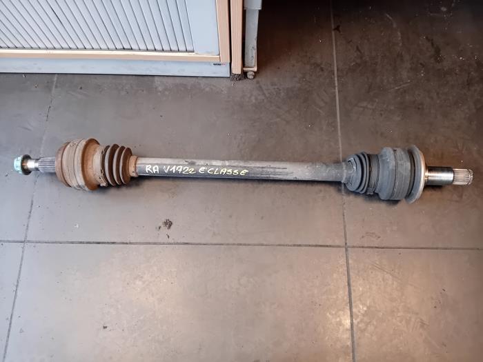 Gebruikte Aandrijfas rechts-achter Mercedes E (W213) E-450 3.0 V6 Turbo 24V 4-Matic Prijs op aanvraag aangeboden door Autohandel-Smet Gebroeders NV