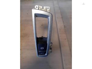 Gebruikte Schakelaar handrem BMW 6 serie Gran Coupe (F06) 640d 24V Prijs op aanvraag aangeboden door Autohandel-Smet Gebroeders NV