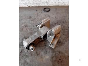 Gebruikte Motorsteun BMW i8 (I12) 1.5 TwinPower Turbo Prijs op aanvraag aangeboden door Autohandel-Smet Gebroeders NV