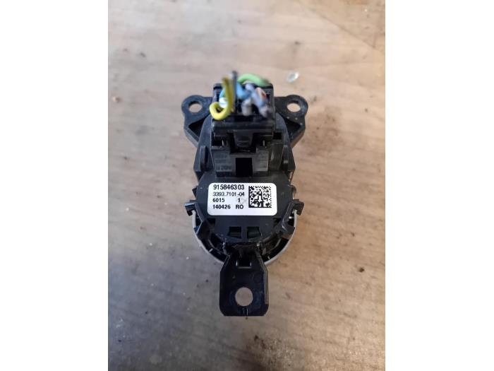 Start/Stop schakelaar van een BMW i8 (I12) 1.5 TwinPower Turbo 2017