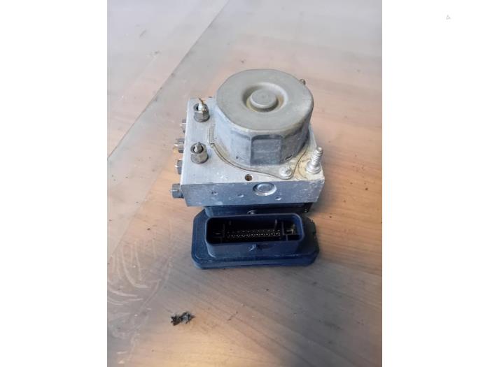 Gebruikte ABS Pomp Renault Captur I (2R) 0.9 Energy TCE 12V Prijs op aanvraag aangeboden door Autohandel-Smet Gebroeders NV