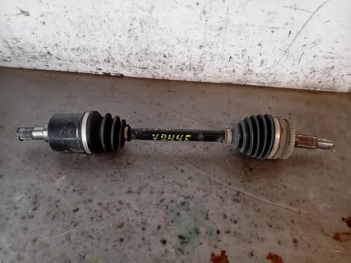 Aandrijfas links-voor van een SsangYong Tivoli 1.2 T-GDi 12V 2WD 2023