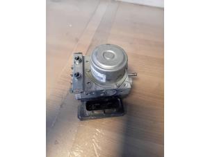 Gebruikte ABS Pomp Renault Koleos I 2.0 dCi 16V 4x4 Prijs op aanvraag aangeboden door Autohandel-Smet Gebroeders NV