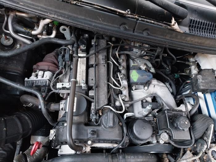 Gebruikte Motor Ssang Yong Rodius 2.2 SV 220 e-XDi 16V 2WD Prijs op aanvraag aangeboden door Autohandel-Smet Gebroeders NV