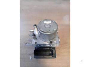 Gebruikte ABS Pomp Ssang Yong Rodius 2.2 SV 220 e-XDi 16V 2WD Prijs op aanvraag aangeboden door Autohandel-Smet Gebroeders NV