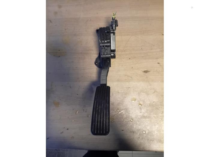 Gebruikte Sensor Gaspedaalpositie Ssang Yong Rodius 2.2 SV 220 e-XDi 16V 2WD Prijs op aanvraag aangeboden door Autohandel-Smet Gebroeders NV