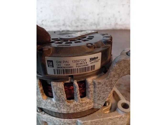 Dynamo van een Opel Adam 1.4 16V 2019