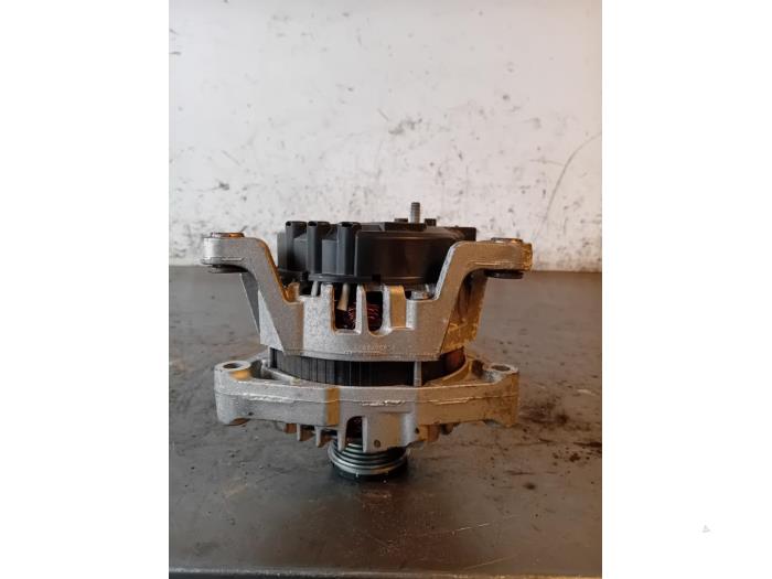 Dynamo van een Opel Adam 1.4 16V 2019