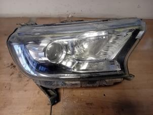 Gebruikte Koplamp rechts Ford Ranger Prijs op aanvraag aangeboden door Autohandel-Smet Gebroeders NV