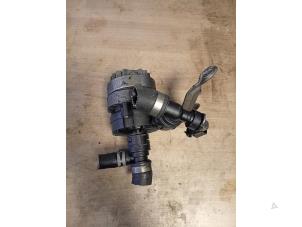 Gebruikte Extra waterpomp Mercedes Vito (447.6) 2.0 114 CDI 16V Prijs op aanvraag aangeboden door Autohandel-Smet Gebroeders NV