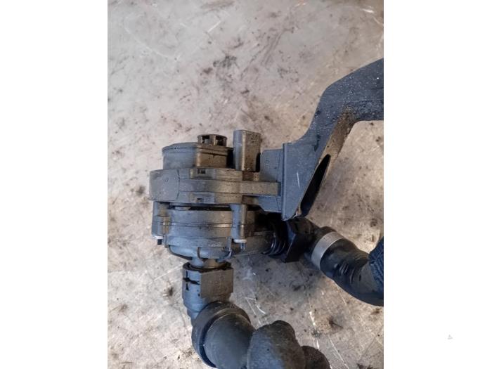 Gebruikte Waterpomp BMW 7 serie (G11/12) 745e,Le Prijs op aanvraag aangeboden door Autohandel-Smet Gebroeders NV