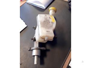 Gebruikte Hoofdremcilinder Ford Kuga II (DM2) Prijs op aanvraag aangeboden door Autohandel-Smet Gebroeders NV