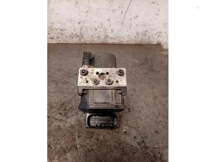 Gebruikte ABS Pomp Volkswagen Phaeton (3D) 3.0 V6 TDI 24V 4Motion Prijs op aanvraag aangeboden door Autohandel-Smet Gebroeders NV