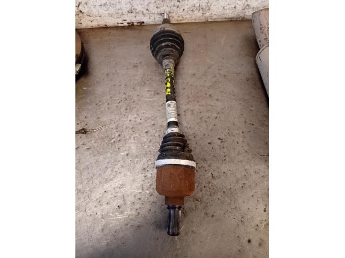 Gebruikte Aandrijfas links-voor Peugeot Expert (V1/VA/VB/VE/VF/VT/VY) 2.0 Blue HDi 180 16V Prijs op aanvraag aangeboden door Autohandel-Smet Gebroeders NV