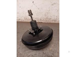 Gebruikte Rembooster Toyota RAV4 (A4) 2.2 D-4D 16V 4x4 Prijs op aanvraag aangeboden door Autohandel-Smet Gebroeders NV