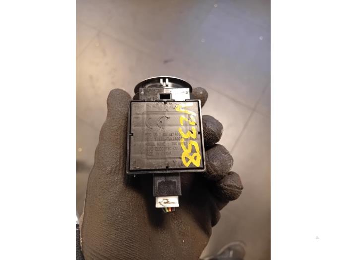 Start/Stop schakelaar van een Nissan Juke (F15) 1.5 dCi 2019