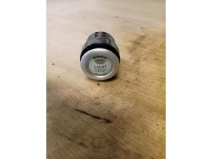 Gebruikte Start/Stop schakelaar Nissan Juke (F15) 1.5 dCi Prijs op aanvraag aangeboden door Autohandel-Smet Gebroeders NV