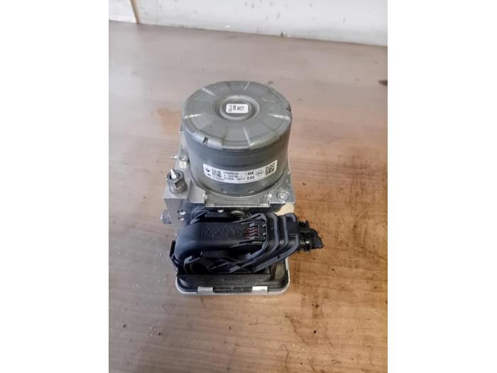 Gebruikte ABS Pomp Renault Scénic IV (RFAJ) 1.3 TCE 115 16V Prijs op aanvraag aangeboden door Autohandel-Smet Gebroeders NV