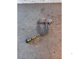 Gebruikte Scharnier deur rechts-voor Ford Transit 2.2 TDCi 16V Prijs op aanvraag aangeboden door Autohandel-Smet Gebroeders NV