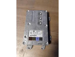 Gebruikte Radio versterker Jaguar XE 2.0d 180 16V Prijs op aanvraag aangeboden door Autohandel-Smet Gebroeders NV