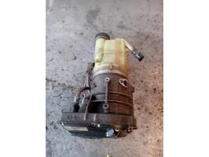 Gebruikte Servopomp Renault Master III (EV/HV/UV/VA/VB/VD/VF/VG/VJ) 2.3 dCi 170 16V Prijs op aanvraag aangeboden door Autohandel-Smet Gebroeders NV