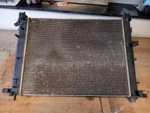 Gebruikte Radiateur Dacia Dokker (0S) 1.6 16V Prijs op aanvraag aangeboden door Autohandel-Smet Gebroeders NV