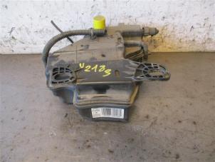 Gebruikte Additatief tank Citroen C4 Picasso (3D/3E) 1.6 BlueHDI 115 Prijs op aanvraag aangeboden door Autohandel-Smet Gebroeders NV