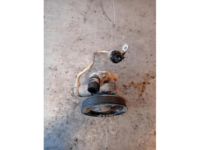 Gebruikte Servopomp Mitsubishi L-200 2.2 DI-D 4WD Prijs op aanvraag aangeboden door Autohandel-Smet Gebroeders NV