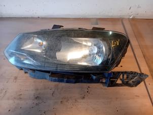 Gebruikte Koplamp links Volkswagen Polo V (6R) 1.2 12V Prijs op aanvraag aangeboden door Autohandel-Smet Gebroeders NV
