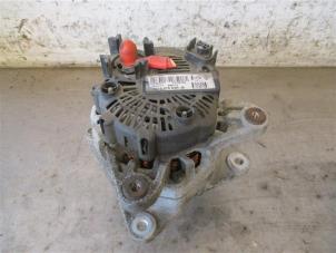 Gebruikte Dynamo Dacia Logan MCV II/Sandero Wagon (7S) 1.0 Sce 12V Prijs op aanvraag aangeboden door Autohandel-Smet Gebroeders NV