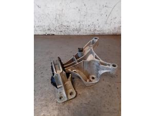 Gebruikte Motorsteun Nissan Juke (F16) 1.0 DIG-T 12V Prijs op aanvraag aangeboden door Autohandel-Smet Gebroeders NV