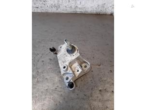 Gebruikte Motorsteun Nissan Juke (F16) 1.0 DIG-T 12V Prijs op aanvraag aangeboden door Autohandel-Smet Gebroeders NV