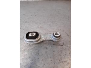 Gebruikte Motorsteun Nissan Juke (F16) 1.0 DIG-T 12V Prijs op aanvraag aangeboden door Autohandel-Smet Gebroeders NV