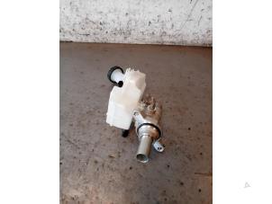 Gebruikte Hoofdremcilinder Nissan Juke (F16) 1.0 DIG-T 12V Prijs op aanvraag aangeboden door Autohandel-Smet Gebroeders NV