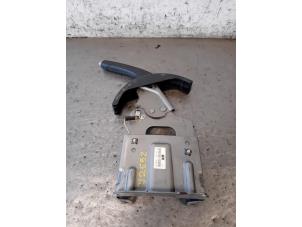 Gebruikte Handrem Mechaniek Ssang Yong Korando 2.2 e-XDi 220 16V 4x4 Prijs op aanvraag aangeboden door Autohandel-Smet Gebroeders NV