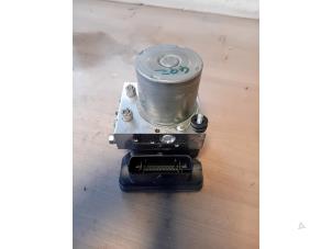 Gebruikte ABS Pomp Nissan Juke (F16) 1.0 DIG-T 12V Prijs op aanvraag aangeboden door Autohandel-Smet Gebroeders NV