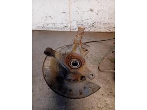 Gebruikte Asschenkel links-voor Toyota Yaris III (P13) 1.5 16V Dual VVT-iE Prijs op aanvraag aangeboden door Autohandel-Smet Gebroeders NV