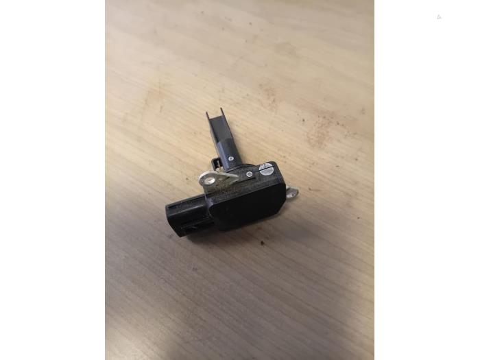 Gebruikte Luchthoeveelheidsmeter Toyota Yaris III (P13) 1.5 16V Dual VVT-iE Prijs op aanvraag aangeboden door Autohandel-Smet Gebroeders NV