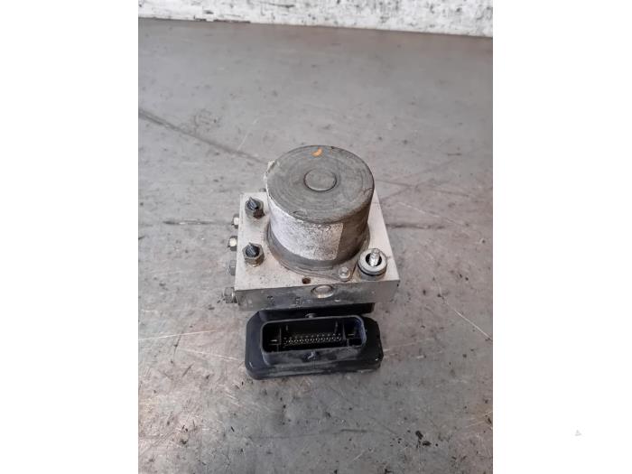 Gebruikte ABS Pomp Opel Movano 2.3 CDTi Biturbo 16V FWD Prijs op aanvraag aangeboden door Autohandel-Smet Gebroeders NV