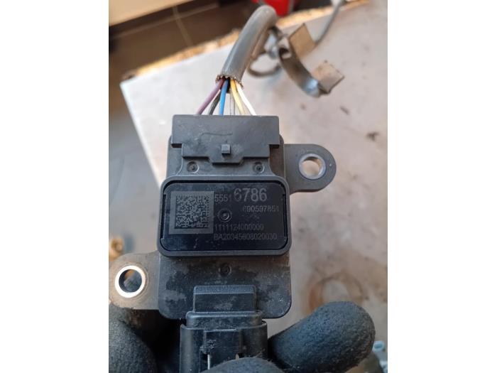 Nox sensor van een Opel Astra K Sports Tourer 1.5 CDTi 105 12V 2021