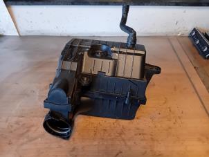 Gebruikte Luchtfilterhuis Audi Q2 (GAB/GAG) 1.6 30 TDI 16V Prijs op aanvraag aangeboden door Autohandel-Smet Gebroeders NV