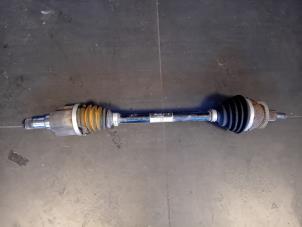 Gebruikte Aandrijfas links-voor Volkswagen Polo VI (AW1) 1.0 MPI 12V Prijs op aanvraag aangeboden door Autohandel-Smet Gebroeders NV