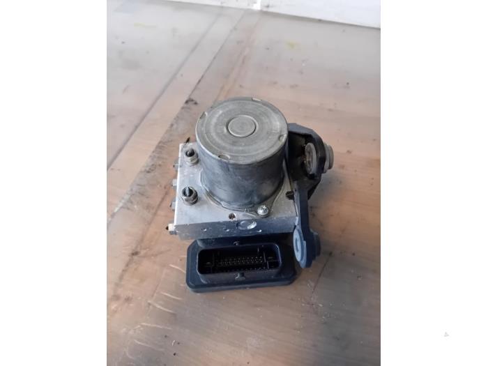 Gebruikte ABS Pomp Volkswagen Polo VI (AW1) 1.0 MPI 12V Prijs op aanvraag aangeboden door Autohandel-Smet Gebroeders NV