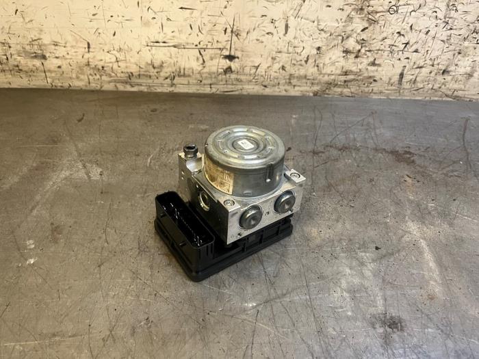 Gebruikte ABS Pomp Ford Fiesta 7 1.0 EcoBoost 12V 100 Prijs op aanvraag aangeboden door Autohandel-Smet Gebroeders NV
