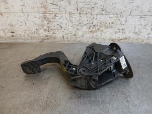 Gebruikte Koppelingspedaal Mercedes Sprinter 3,5t (907.6/910.6) 315 CDI 2.0 D RWD Prijs op aanvraag aangeboden door Autohandel-Smet Gebroeders NV