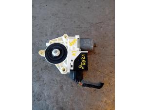 Gebruikte Motor electrisch raam Jeep Renegade (BU) 1.0 GSE T3 12V Prijs op aanvraag aangeboden door Autohandel-Smet Gebroeders NV