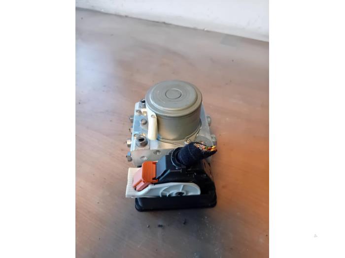 Gebruikte ABS Pomp Jeep Renegade (BU) 1.0 GSE T3 12V Prijs op aanvraag aangeboden door Autohandel-Smet Gebroeders NV