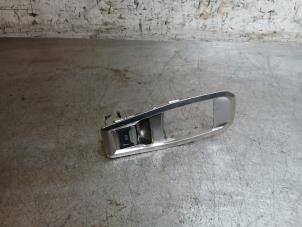 Gebruikte Handrem schakelaar Peugeot 5008 II (M4/MC/MJ/MR) 1.5 BlueHDi 130 Prijs op aanvraag aangeboden door Autohandel-Smet Gebroeders NV