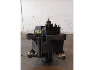 Gebruikte Alternator Renault Trafic New (FL) 2.0 dCi 16V 115 Prijs op aanvraag aangeboden door Autohandel-Smet Gebroeders NV