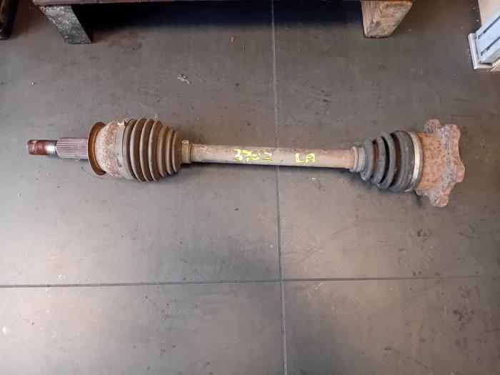 Gebruikte Aandrijfas links-achter Nissan 370 Z Roadster (Z34B) 3.7 V6 24V Prijs op aanvraag aangeboden door Autohandel-Smet Gebroeders NV
